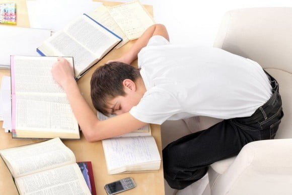 بی خوابی عامل افت تحصیلی است